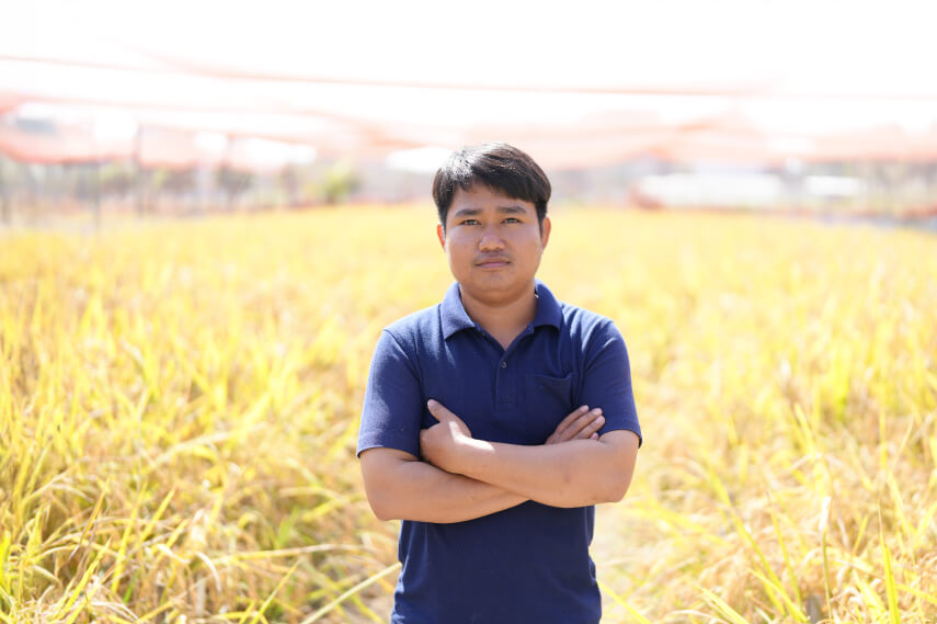 “โอกาสเป็นของคนที่พร้อมเสมอ” ถอดรหัสความสำเร็จของอดีตนักศึกษาทุนนวัตกรรม ฯ และทุนพระกนิษฐาฯ ‘อั๋น-บุรพล บุญเลิศรพ’ ผู้ช่วยนักวิจัยพันธุ์ข้าว ม.แม่โจ้