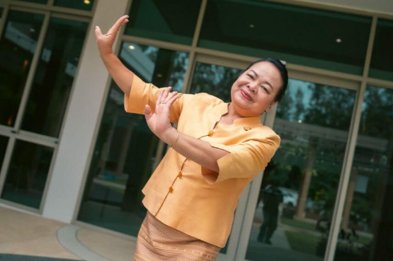 ดร.พรสวรรค์ พรดอนก่อ อาจารย์ประจำภาควิชานาฏศิลป์